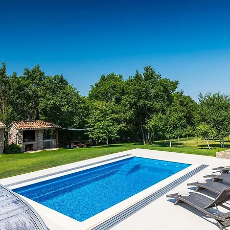 Ariela Holiday home Buzet
